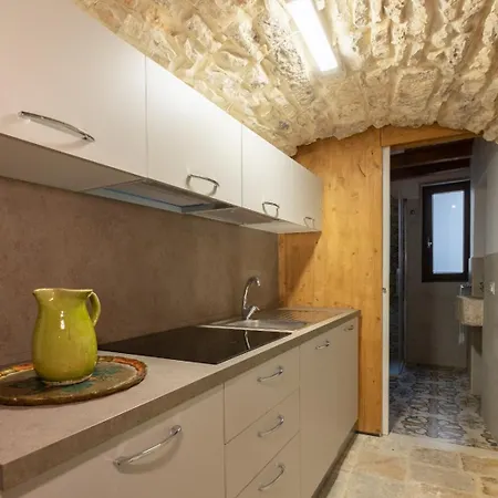 Palazzo Rizzi Dimora Dei Templari Gasthof Bitetto